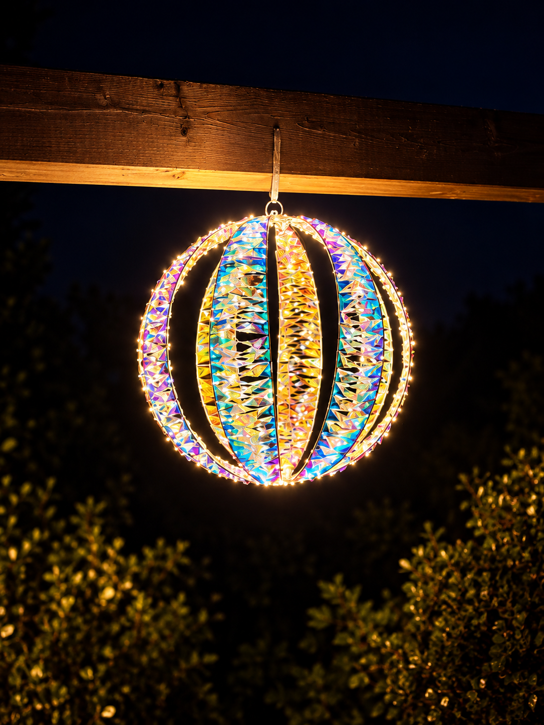 Holografische LED Lichtbal voor Buiten - weergave bij avondlicht 4