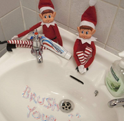 Elfie & Elvie – Ondeugende Kerstelfjes Jongen & Meisje | Set van 2 - productafbeelding 5