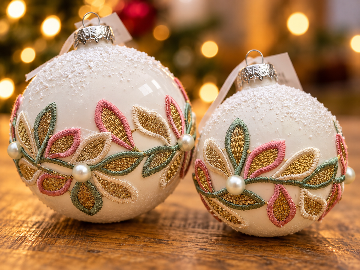 Decoratieve Kerstballen met Bladmotief – Set van 2 | 6 & 8 cm - productafbeelding 1