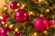 Kerstballenset Fuchsia – 24 stuks – Ø 6 cm - productafbeelding 4